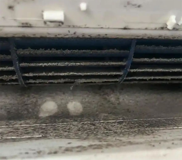 南涧空调吹的风有股烧焦味是怎么回事